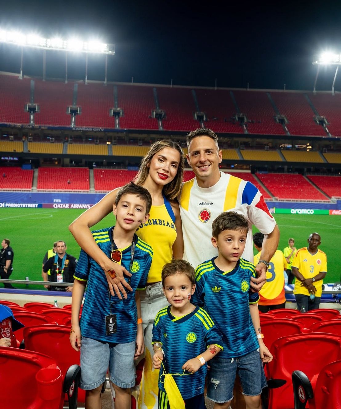 Colombian in Denim en familia, apoyando a Colombia