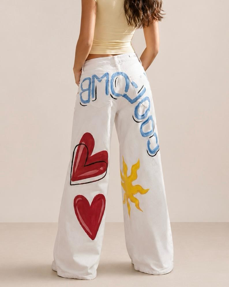 Colombian Denim — vista completa de espaldas, corazones y sol